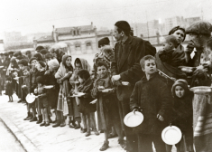 Foto Día del Cine Español: Proyección de 'Canciones para después de una guerra', de Basilio Martín Patino